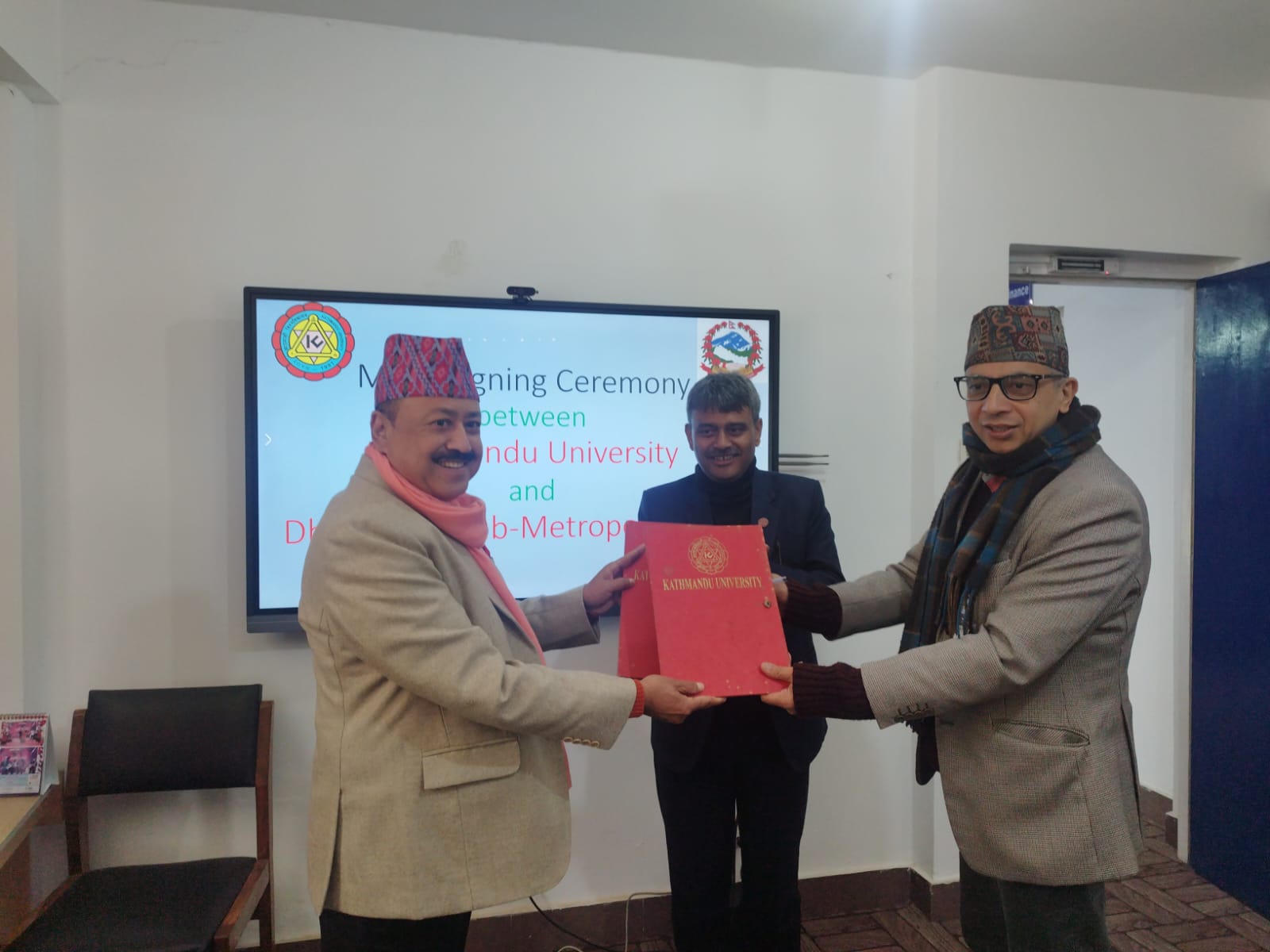 धनगढीका सामुदायिक विद्यालय नमुना बनाउन काठमाडौँ विश्वविद्यालयसँग सम्झौता