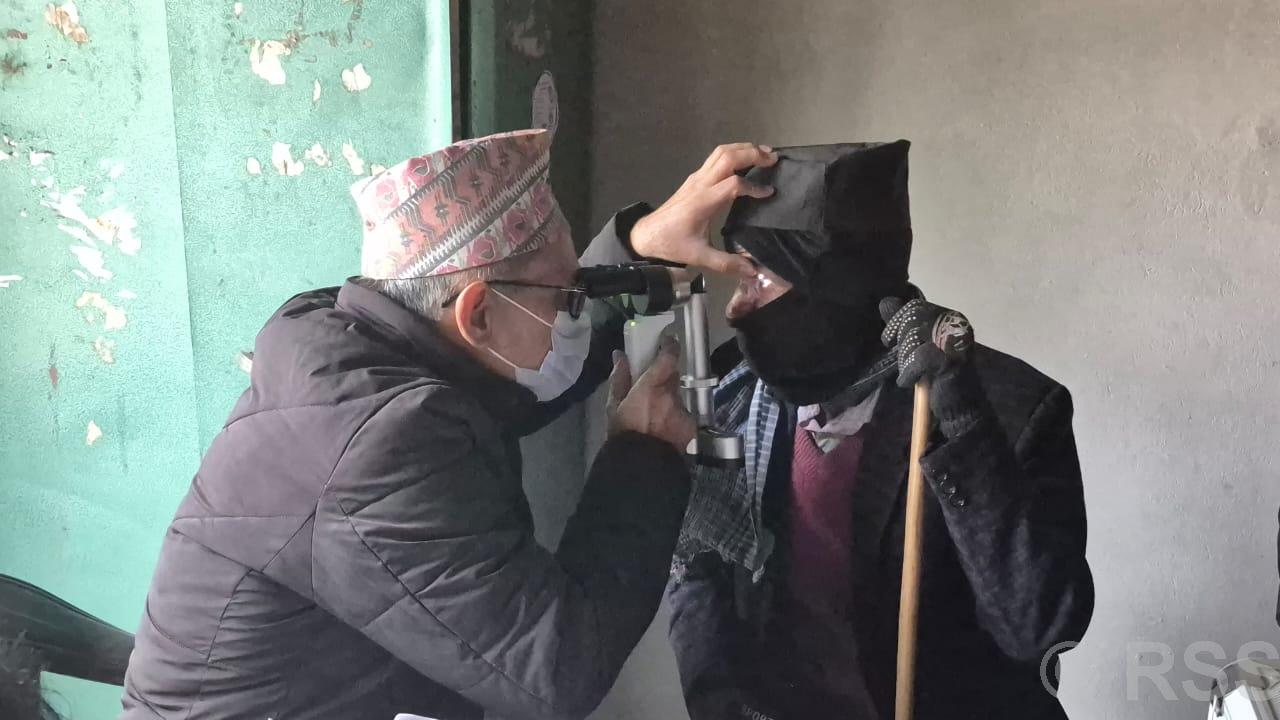 घोडाघोडीमा निःशुल्क आँखा जाँच शिविर : ३८४ जनाको परीक्षण गर्दा ७५ मा मोतियाबिन्दुको समस्या