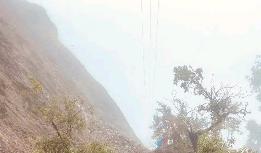 वर्षाका कारण जयपृथ्वी राजमार्ग अवरुद्ध