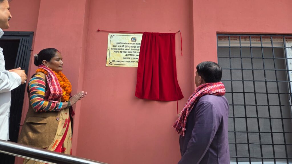 सुदूरपश्चिमका भौतिक मन्त्री पालद्धारा जलस्रोत र पथरैया सिंचाइको भवन उद्घाटन