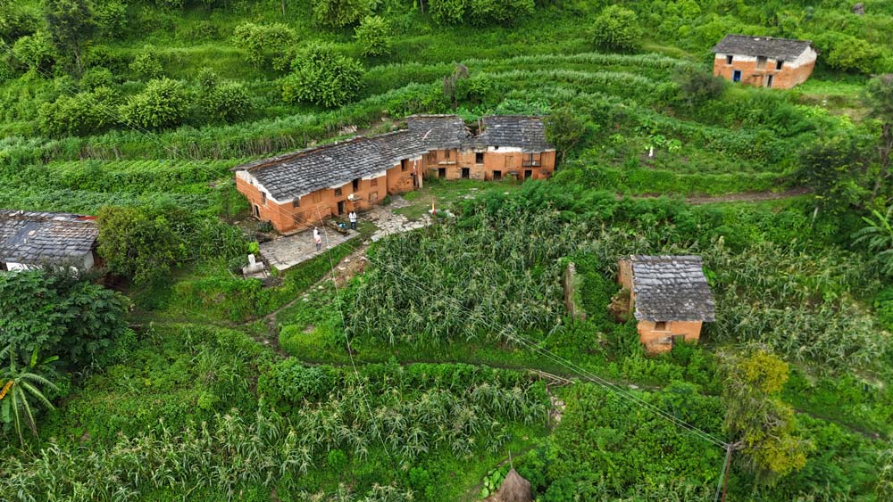 बसाइँसराइले रित्तियो डडेल्धुराको पसेलागाउँ