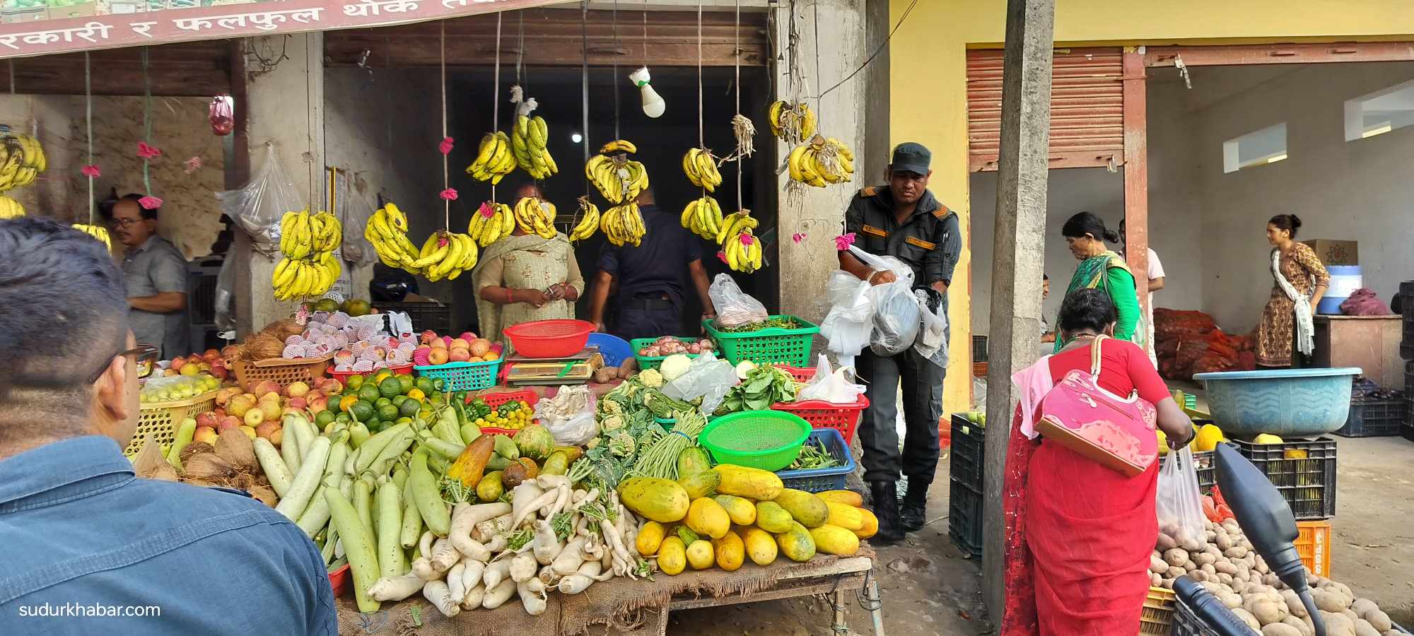 अत्तरिया बजारबाट ८२ किलो प्लाष्टिकका झोला जफत