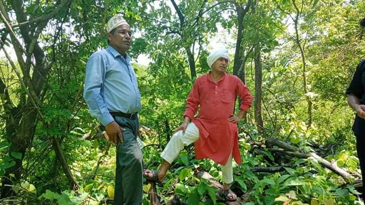 वन अनुगमनमा निस्किए सुदूरपश्चिमका वन मन्त्री धामी