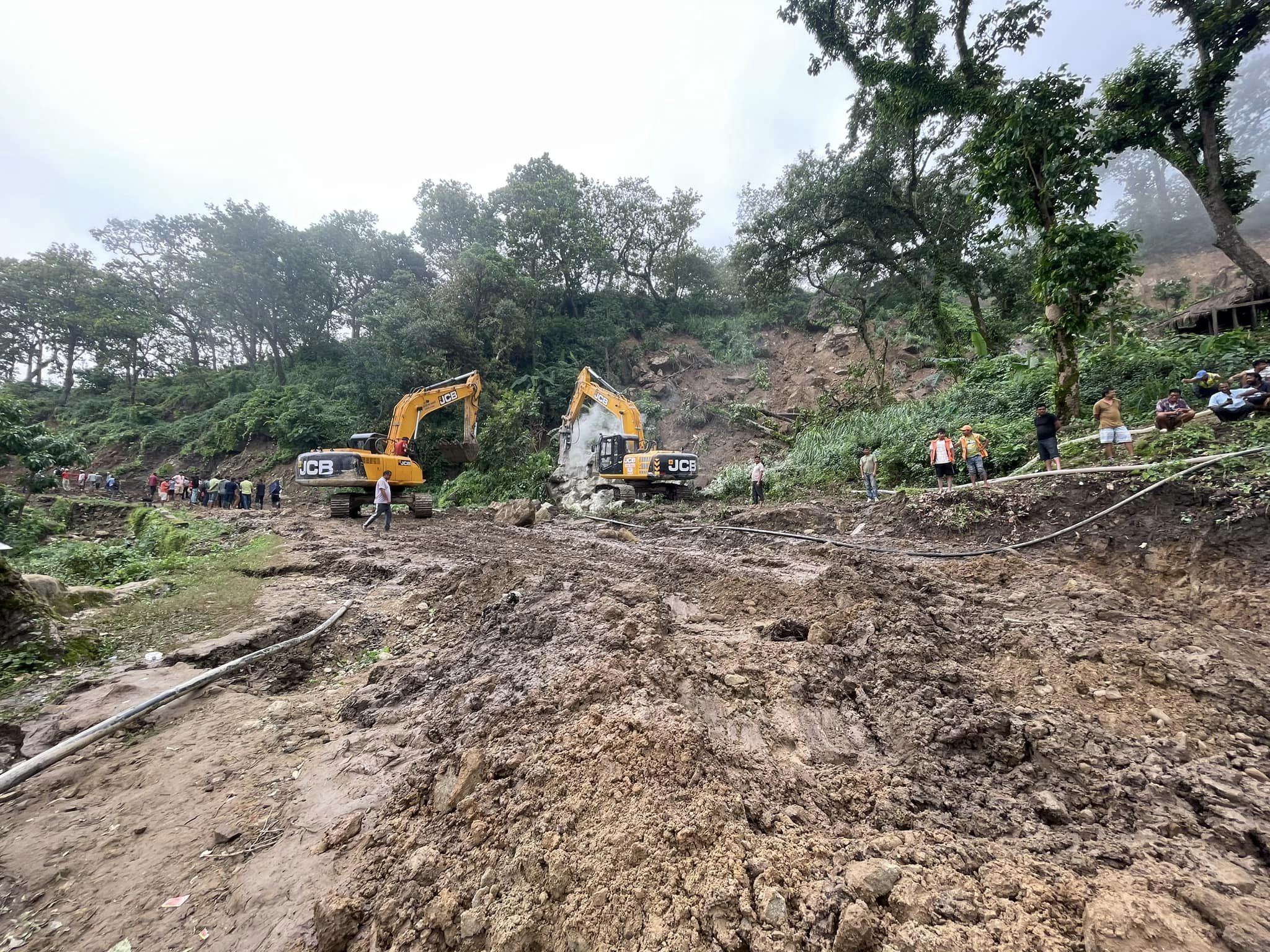 अवरूद्ध भीमदत्त राजमार्ग नखुल्दा पहाडी जिल्लामा दैनिक उपभोग्य सामानको अभाव