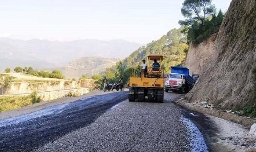 सहजपुर-बोगटान-दिपायल सडकमा कालोपत्रेको कामले गति लियो