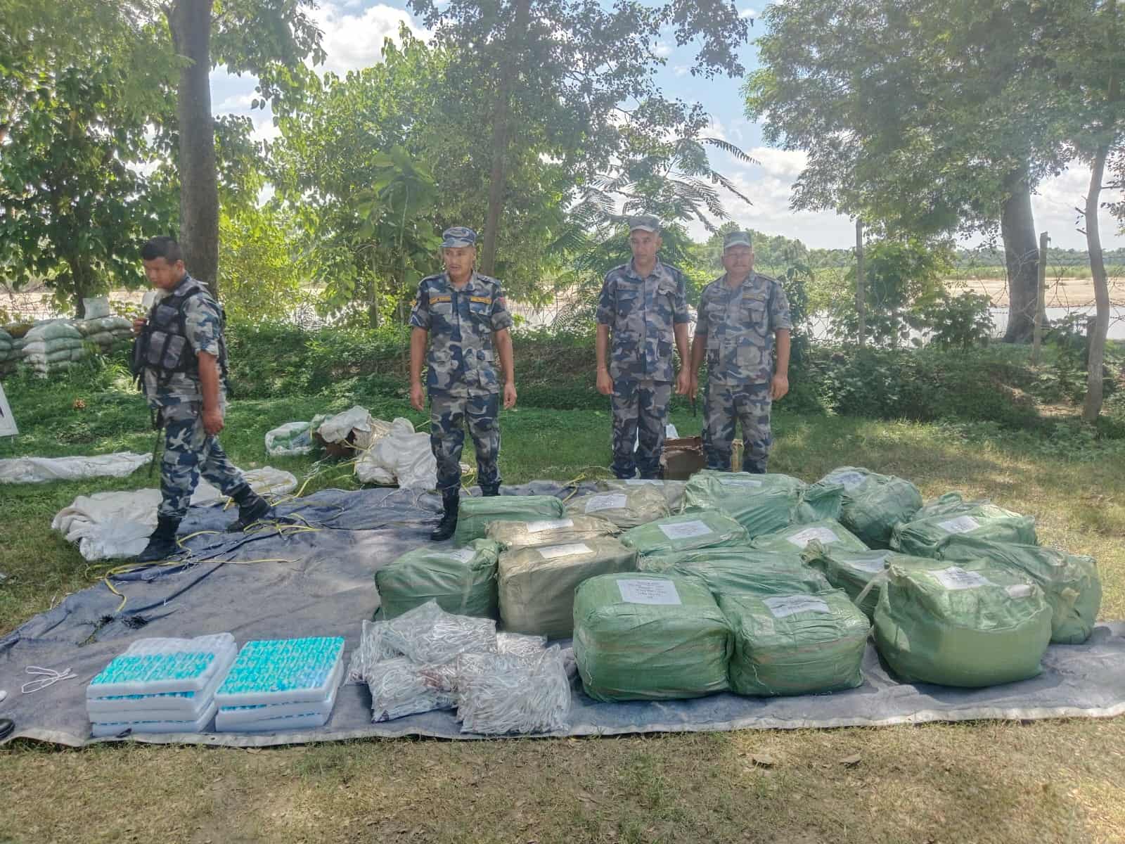 कैलालीबाट ६० लाख भन्दा बढीको मोबाइल पार्ट्स बरामद