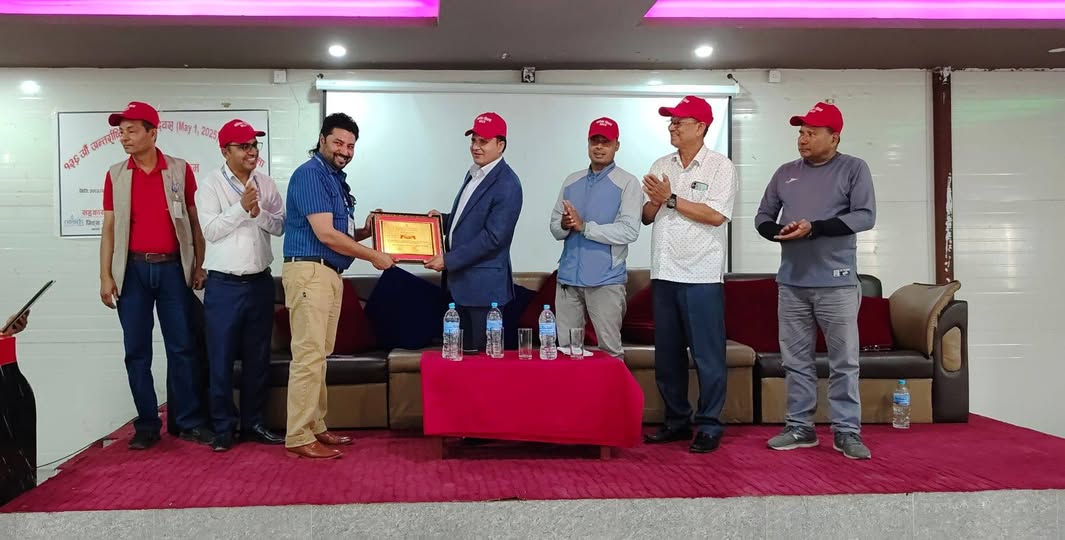 श्रमिक दिवसको अवसरमा सैपाल ग्याँसका प्रबन्धक भण्डारी सम्मानीत