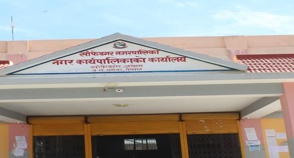 अछामको साँफेबगर नगरपालिकाले महिनावारीमा विभेद गर्नेलाई सेवासुविधा नदिने
