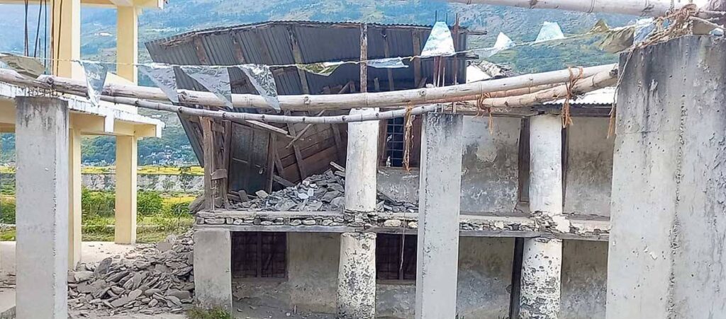 बझाङमा भूकम्पले भत्किए ३२ विद्यालय, पठन पाठनमा समस्या