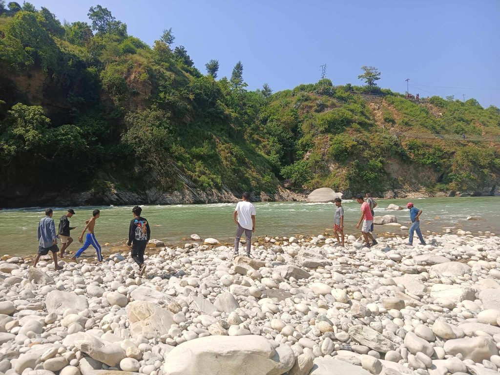 डोटीको सेती नदीमा डुबेर दुई बालबालिका बेपत्ता