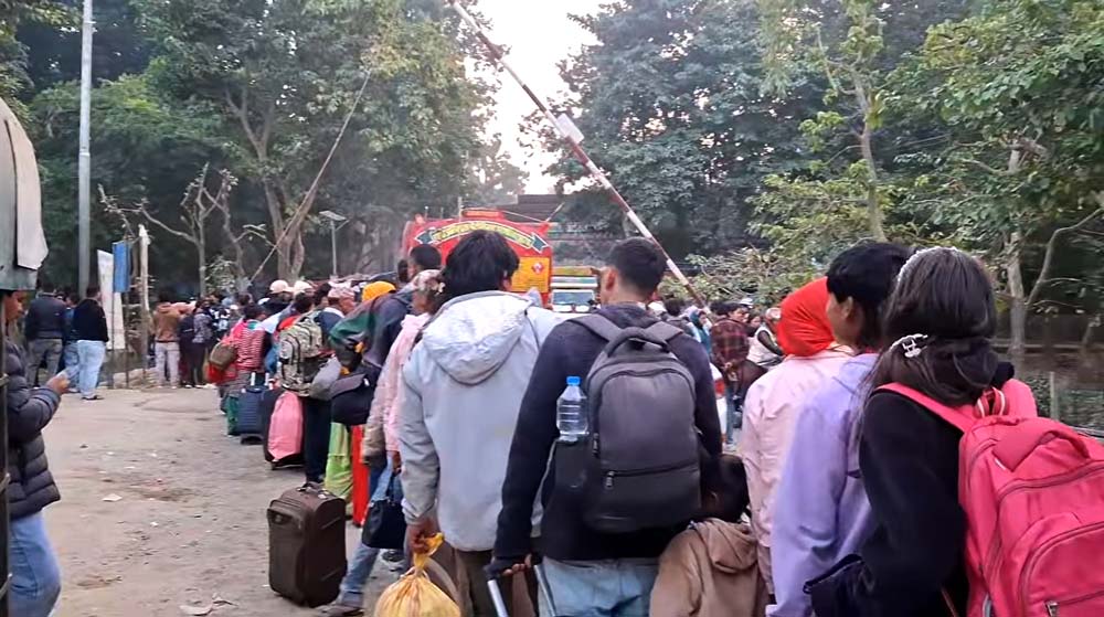 निर्वाचनको मुखमा मतदाता रोजगारीका लागि भारत तर्फ