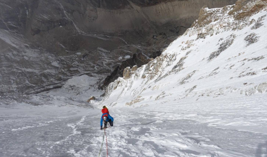 बझाङको सूर्मा सरोवर हिमालमा युकेका आरोहीले गरे सफल आरोहण