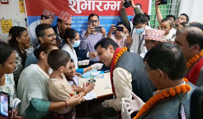 स्वास्थ्य मन्त्री पौडेलले गरे राष्ट्रिय स्वर्ण विन्दु प्राशन कार्यक्रमको शुभारम्भ