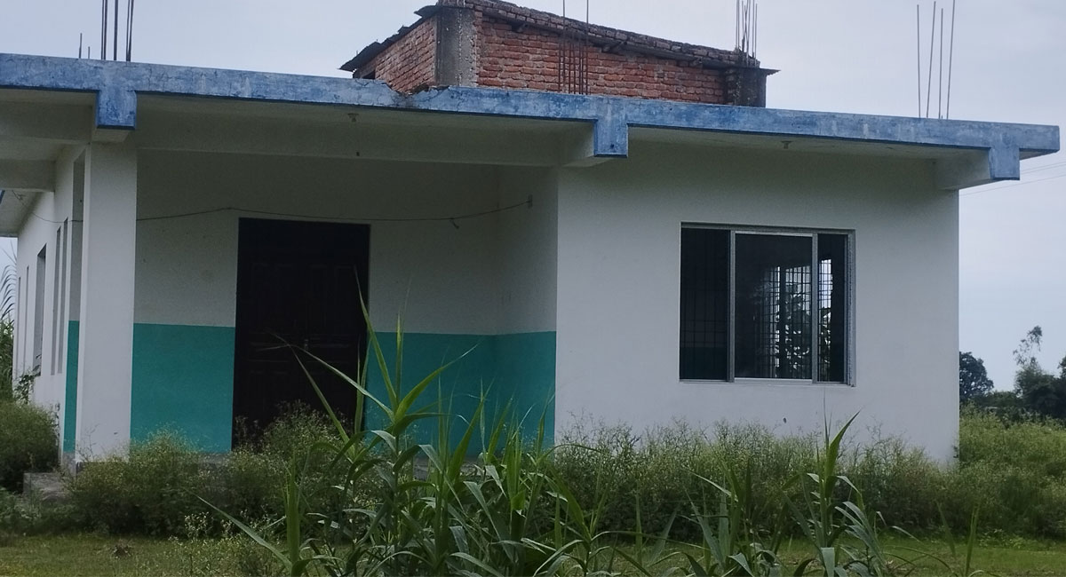 ३५ लाखमा टीकापुरको रामपुरमा निर्मित स्वास्थ्य चौकी चार वर्षदेखि अलपत्र