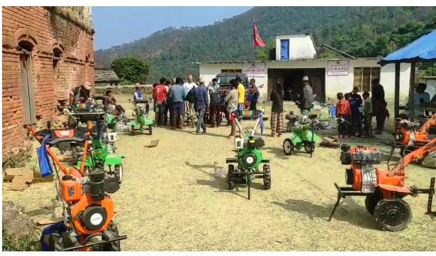 कैलालीको गर्भाका १८ किसानलाई मिनी टिलर हस्तान्तरण