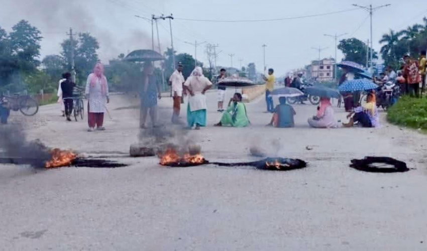 टिकापुरमा बसको ठक्करबाट मृत्यु भएका साईकल यात्रीका आफन्त आन्दोलित