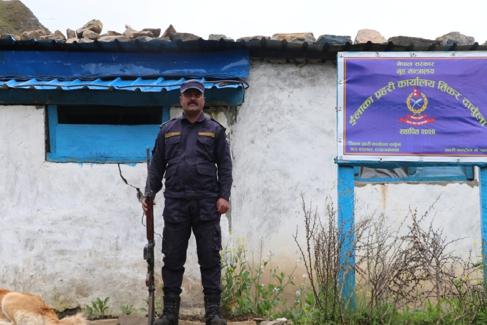 सुरक्षाविहीन बन्यो चीनसँगको तिंकर भञ्ज्याङ नाका