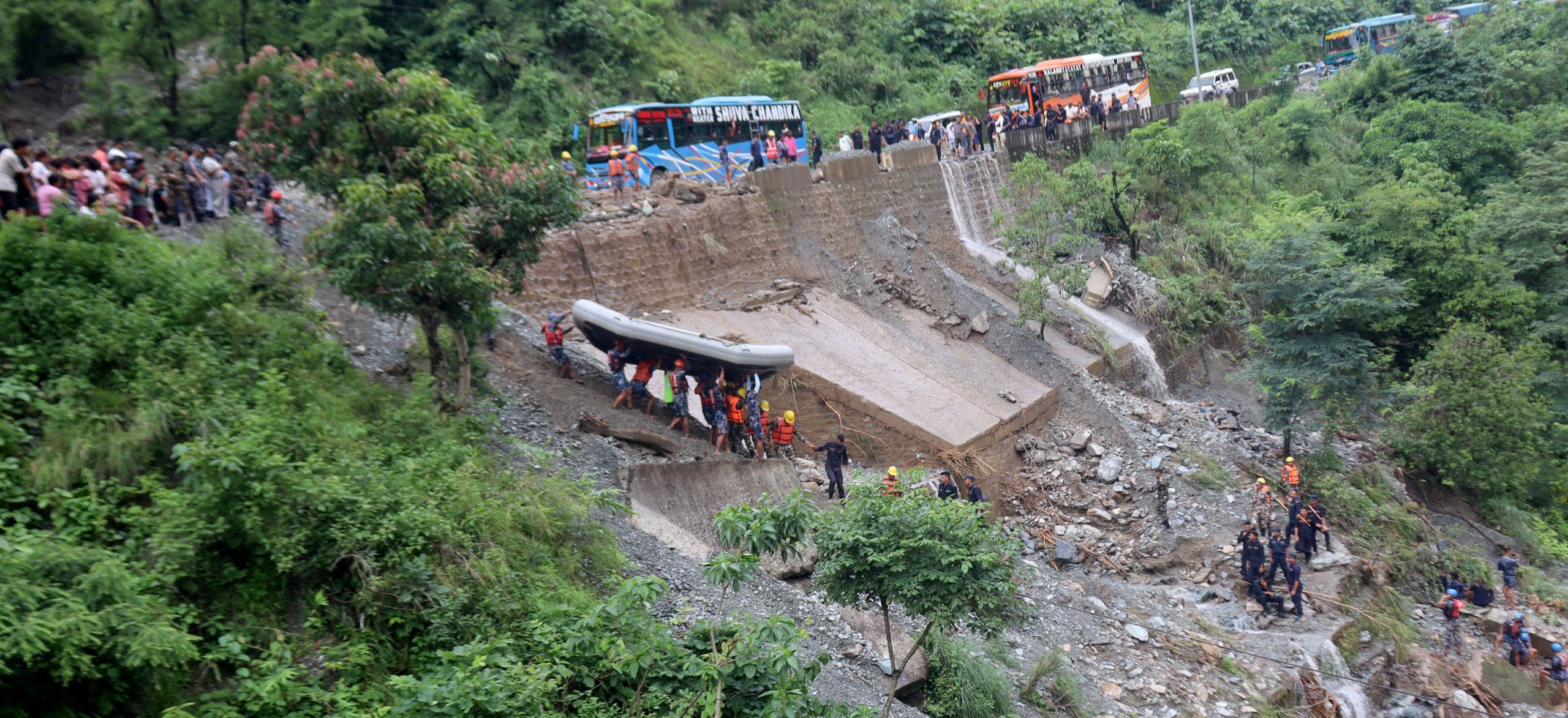 सिमलताल दुर्घटना : त्रिशूली नदीमा बेपत्ता यात्रु खोज्न नेपाल आइपुग्यो भारतीय टोली
