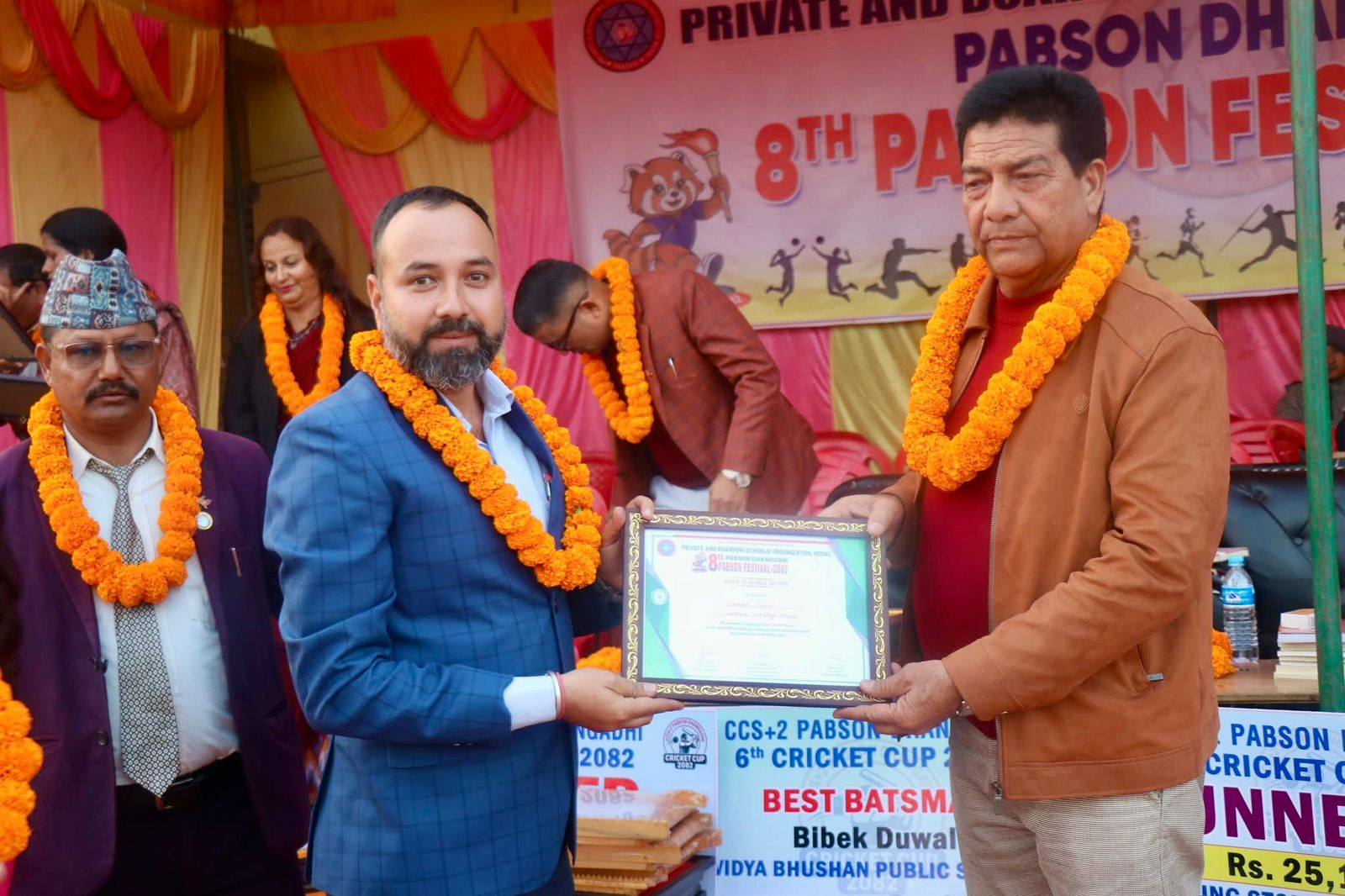 स्वर्णिम शिक्षा सदनका जोशी उत्कृष्ट शिक्षक अवार्डबाट सम्मानीत