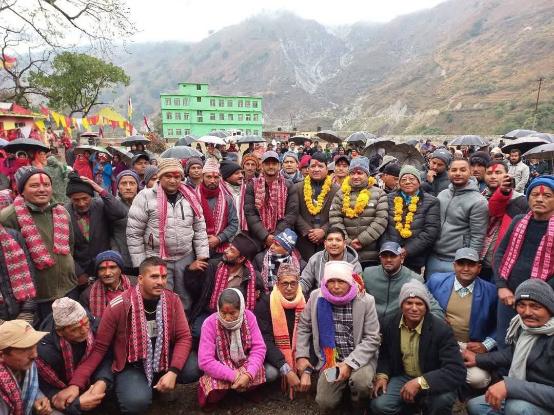 स्वतन्त्रबाट जितेका डिलासैनीका वडाध्यक्षसहित २ दर्जन नेता–कार्यकर्ता एमाले प्रवेश