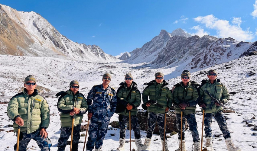 सुरक्षा अधिकारीद्वारा चीनसँगको सीमा क्षेत्रको निरीक्षण