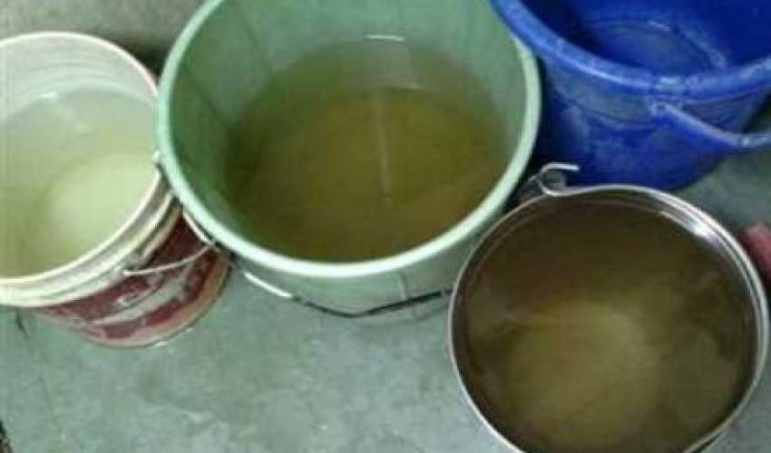 कञ्चनपुरको दोमिल्लाका बासिन्दा खोलाको दूषित पानी पिउन बाध्य