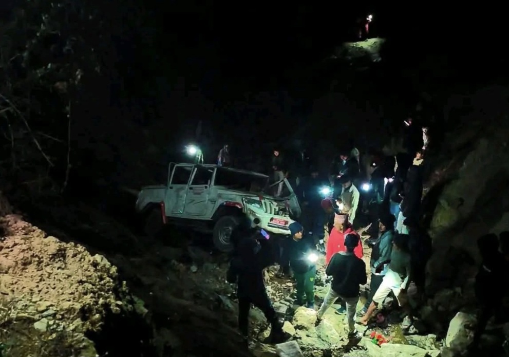 डोटीको आदर्शमा जीप दुर्घटना, १२ जना घाइते